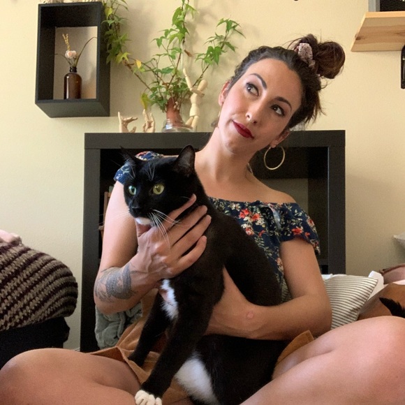 Meet your Posher, Aimee - Picture 2 of 4